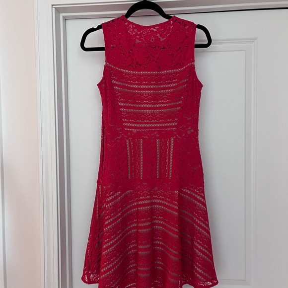 Red Lace Sleeveless Dress - Picture 2 of 4
